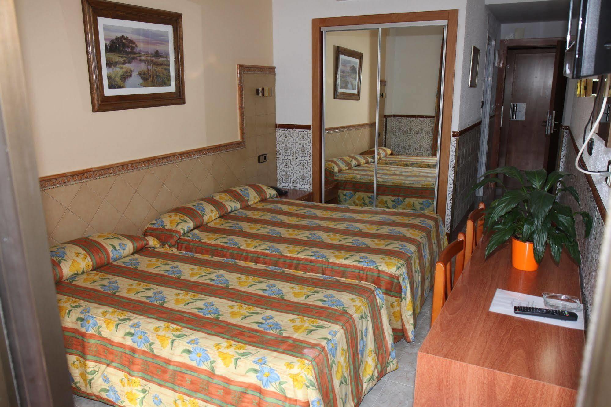 Hotel Univers Roses Eksteriør billede